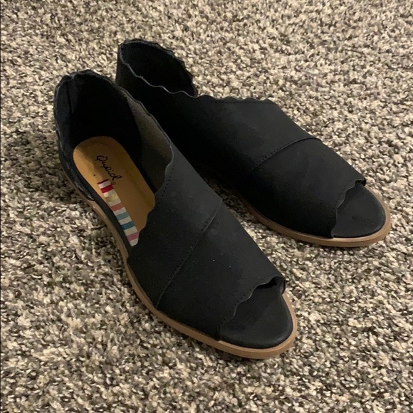 Black flats - Picture 1 of 3